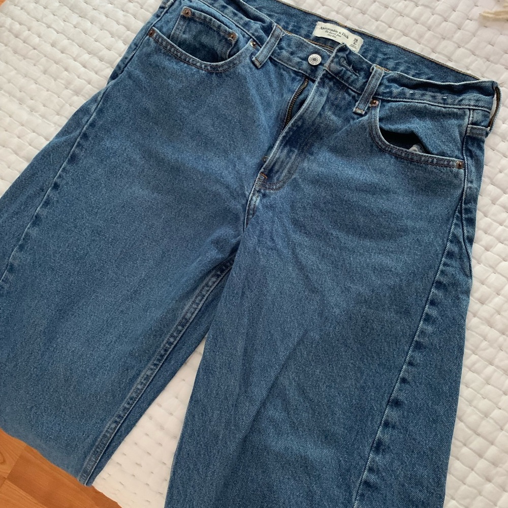 Abercrombie Barrel Jeans 28s